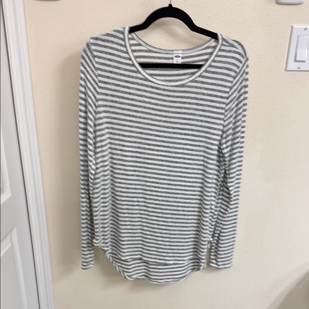 Old Navy Heather Gray and White Fitted Long Sleeve Tee